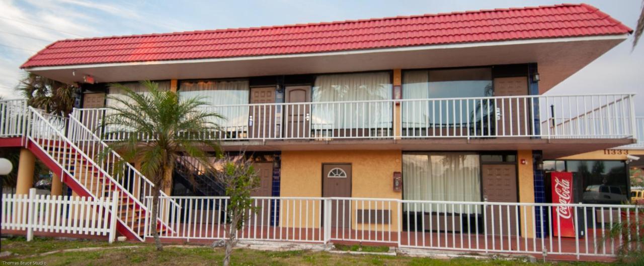 Express Inn & Suites - 5 Miles From St Petersburg Clearwater Airport Exterior photo